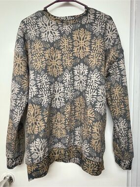 Manuheali‘i sweater